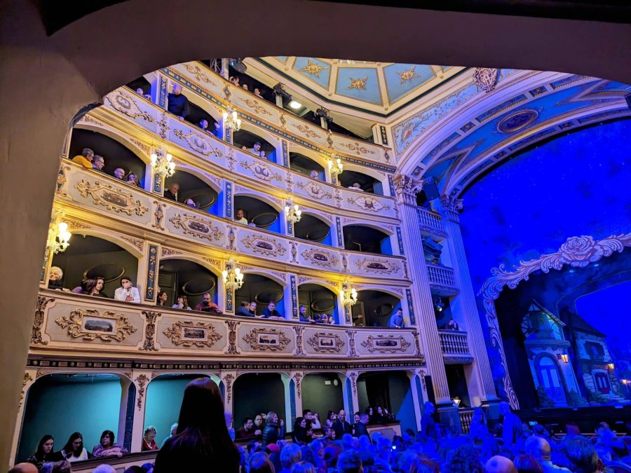 Christmas-decorations-Manoel-Theatre-pantomime-Valletta-Malta-English-school-Gateway-School-of-English-GSE.jpg