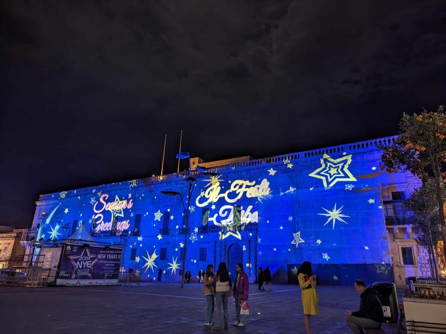 Christmas-decorations-Valletta-Malta-English-school-Gateway-School-of-English-GSE.jpg