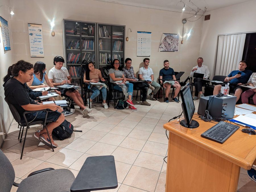 Evening-English-classes-Gateway-School-of-English-GSE-Malta-St-Julians.jpg