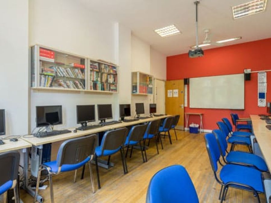 London_Central_Room_ComputerRoom_Empty.jpg