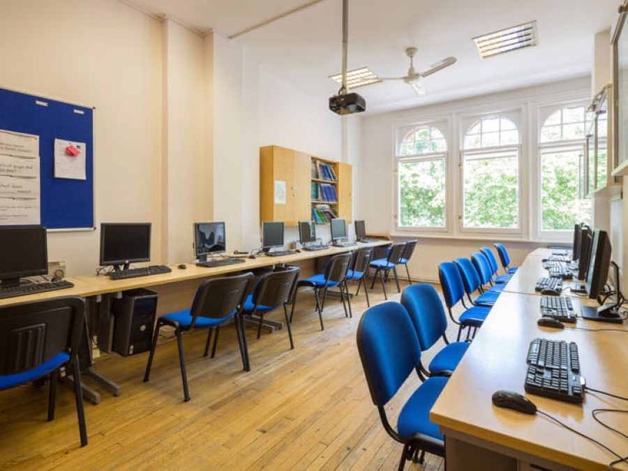 London_Central_computer_room_empty.jpg