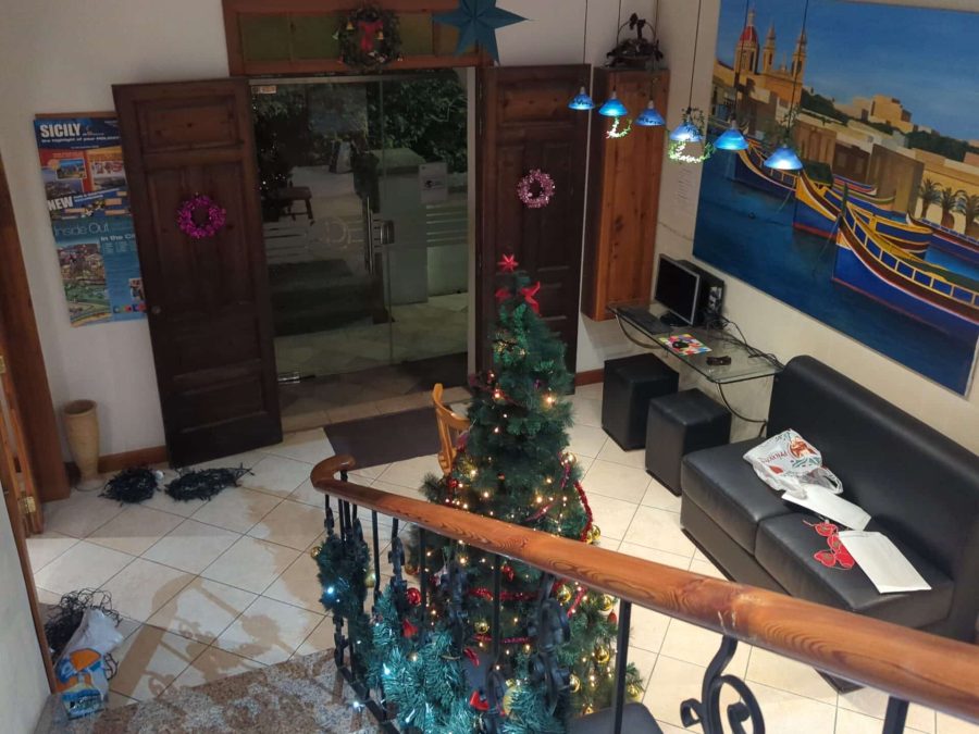Malta-English-school-Christmas-decorations-GSE-Gateway.jpg