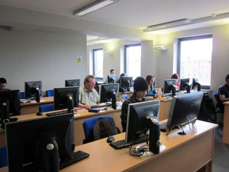 it-lab-ibat-college.jpg
