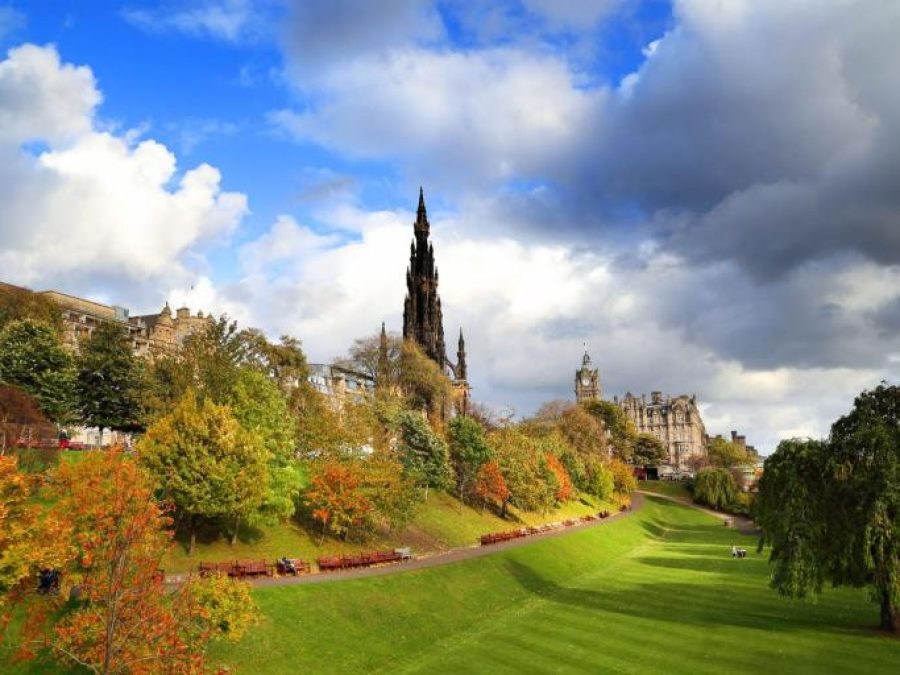 kaplan-social-activities-edinburgh-scott-monument.jpg
